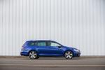 Volkswagen Golf R Estate 2017 года (UK)